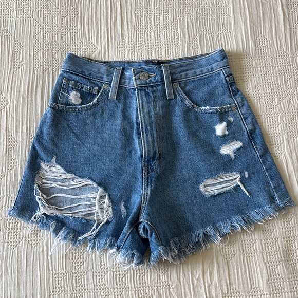 Levi’s shorts - Picture 2 of 3
